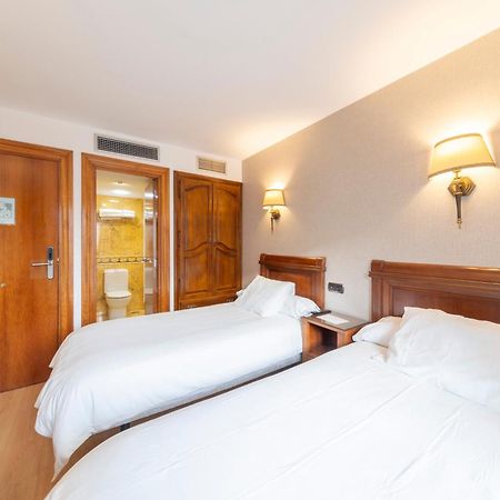Hostal Sin Recep24H Puerta De La Villa - Pet Friendly & Restaurante Almazan Bagian luar foto