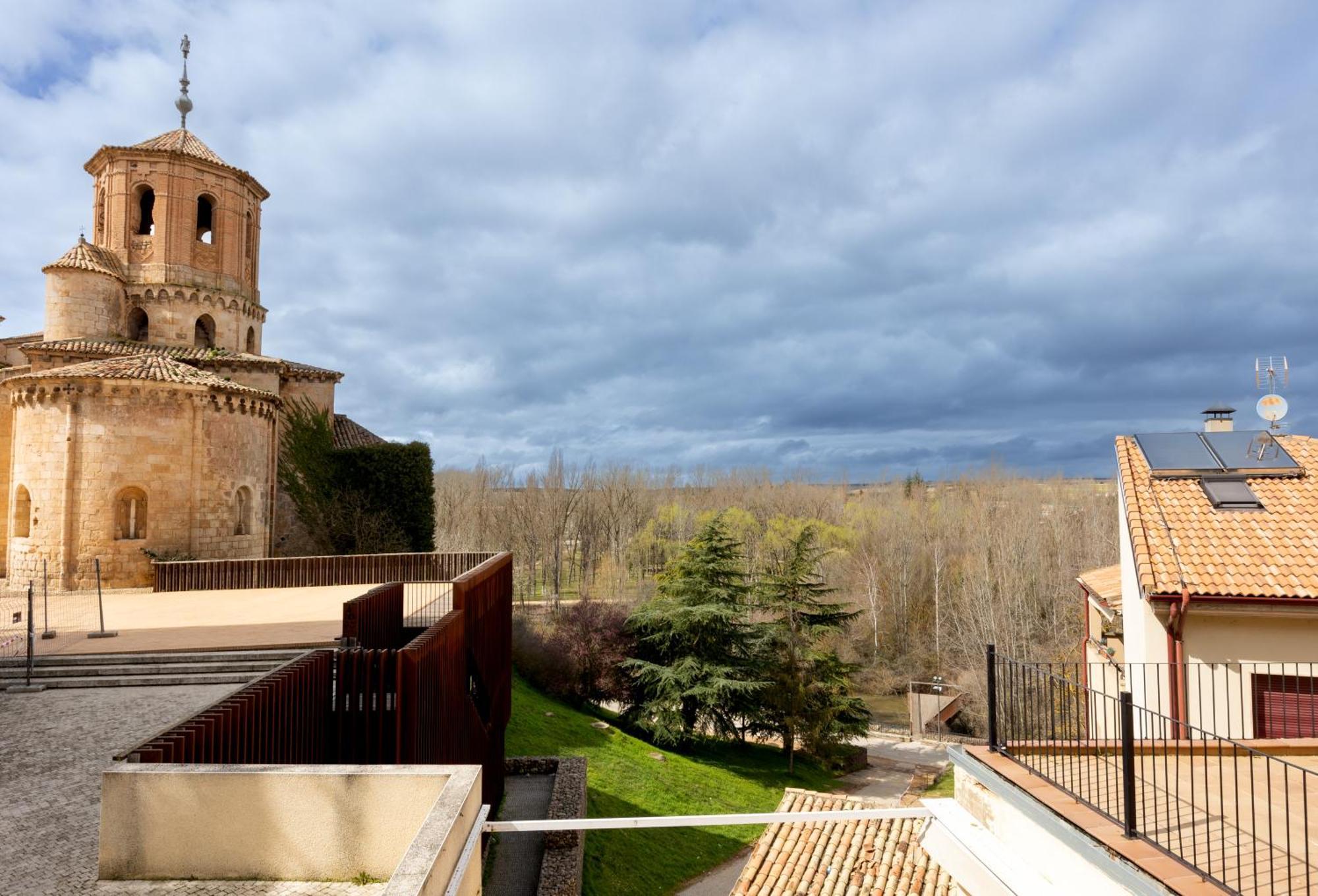Hostal Sin Recep24H Puerta De La Villa - Pet Friendly & Restaurante Almazan Bagian luar foto