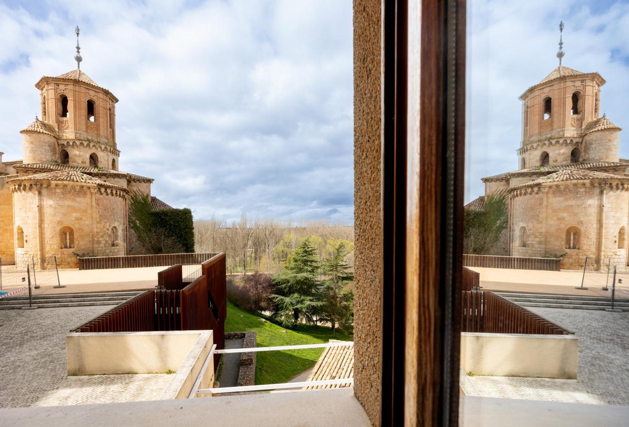Hostal Sin Recep24H Puerta De La Villa - Pet Friendly & Restaurante Almazan Bagian luar foto