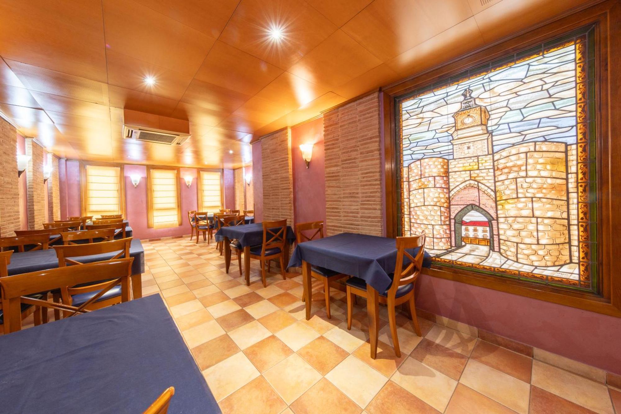 Hostal Sin Recep24H Puerta De La Villa - Pet Friendly & Restaurante Almazan Bagian luar foto