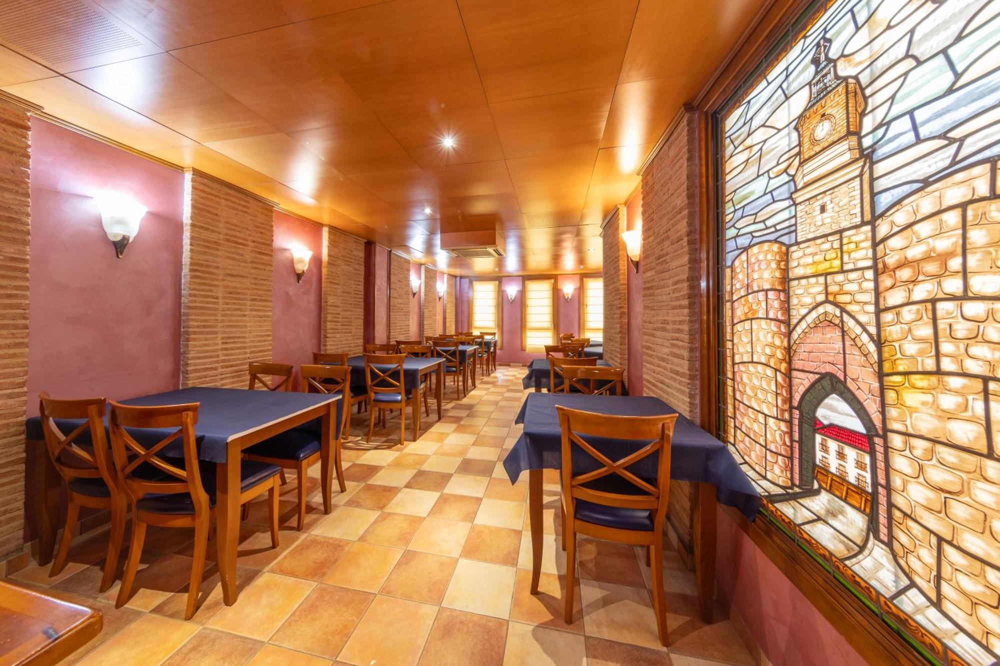 Hostal Sin Recep24H Puerta De La Villa - Pet Friendly & Restaurante Almazan Bagian luar foto