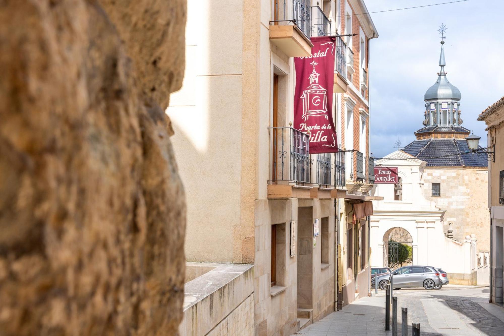 Hostal Sin Recep24H Puerta De La Villa - Pet Friendly & Restaurante Almazan Bagian luar foto