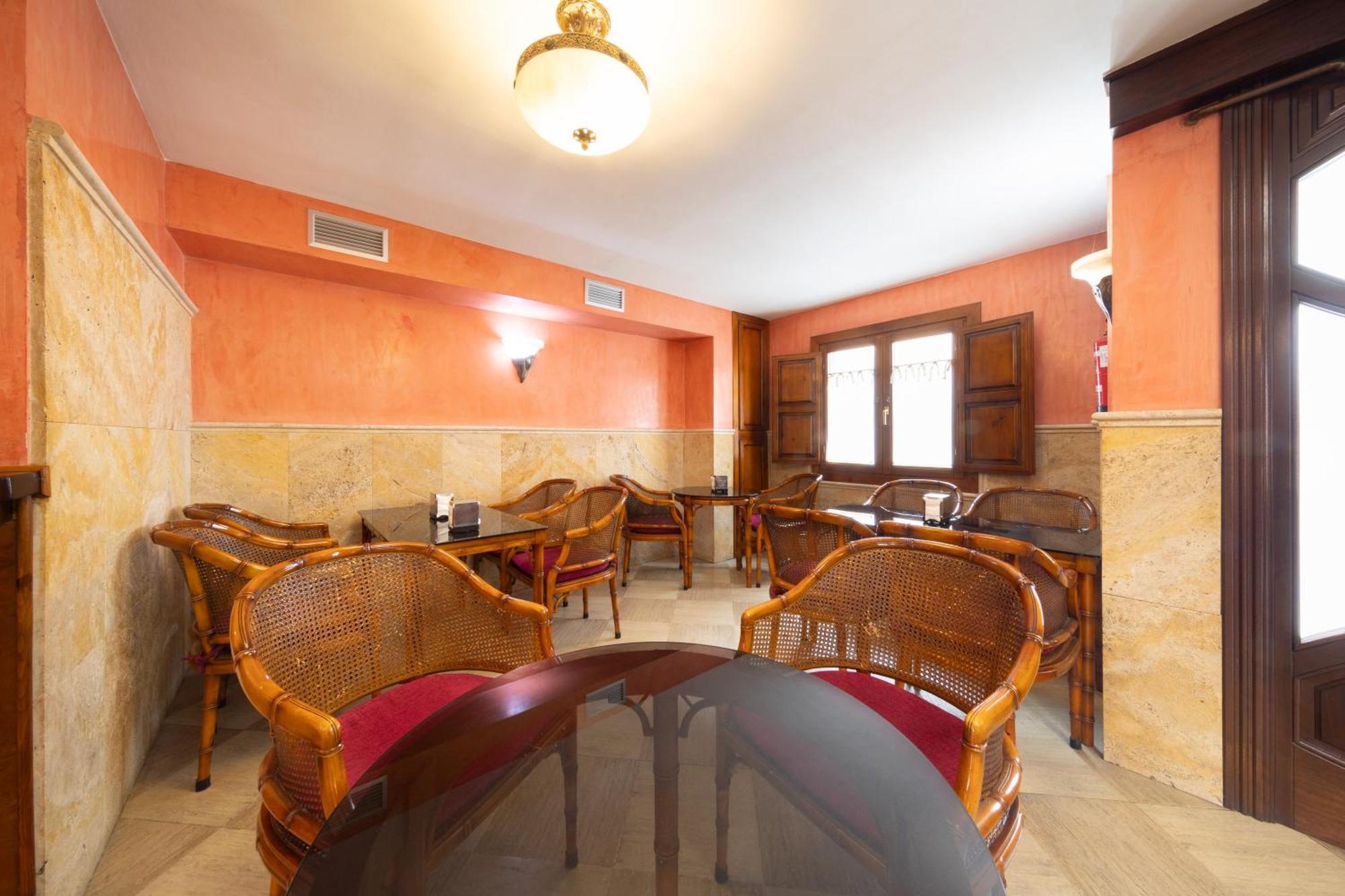 Hostal Sin Recep24H Puerta De La Villa - Pet Friendly & Restaurante Almazan Bagian luar foto