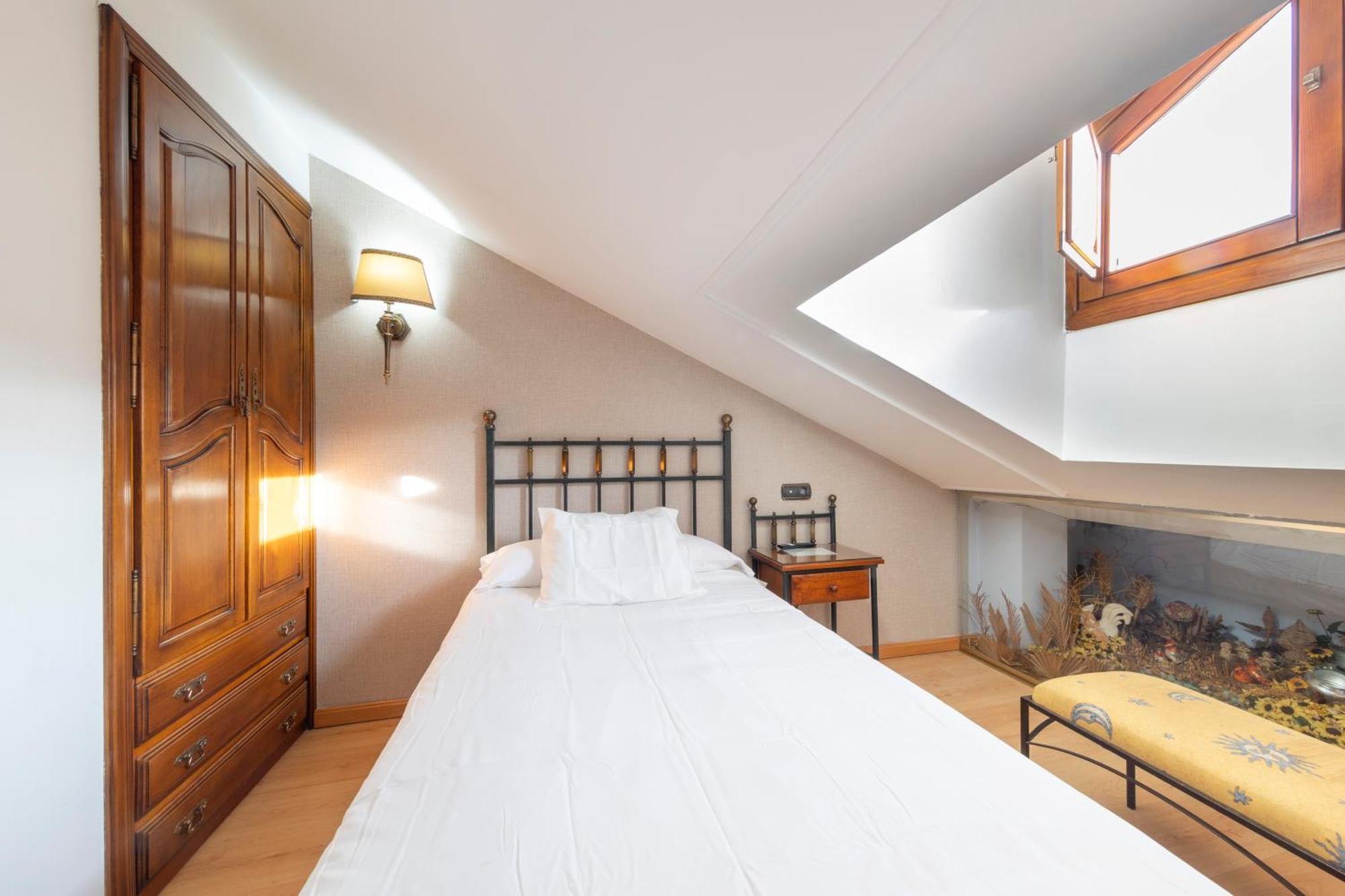 Hostal Sin Recep24H Puerta De La Villa - Pet Friendly & Restaurante Almazan Bagian luar foto