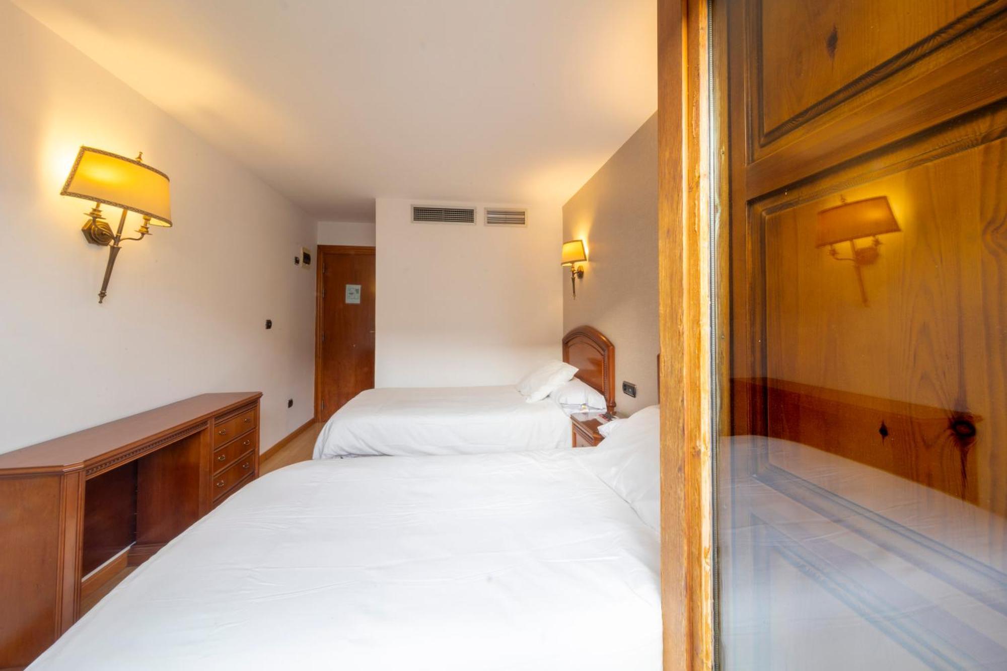 Hostal Sin Recep24H Puerta De La Villa - Pet Friendly & Restaurante Almazan Bagian luar foto