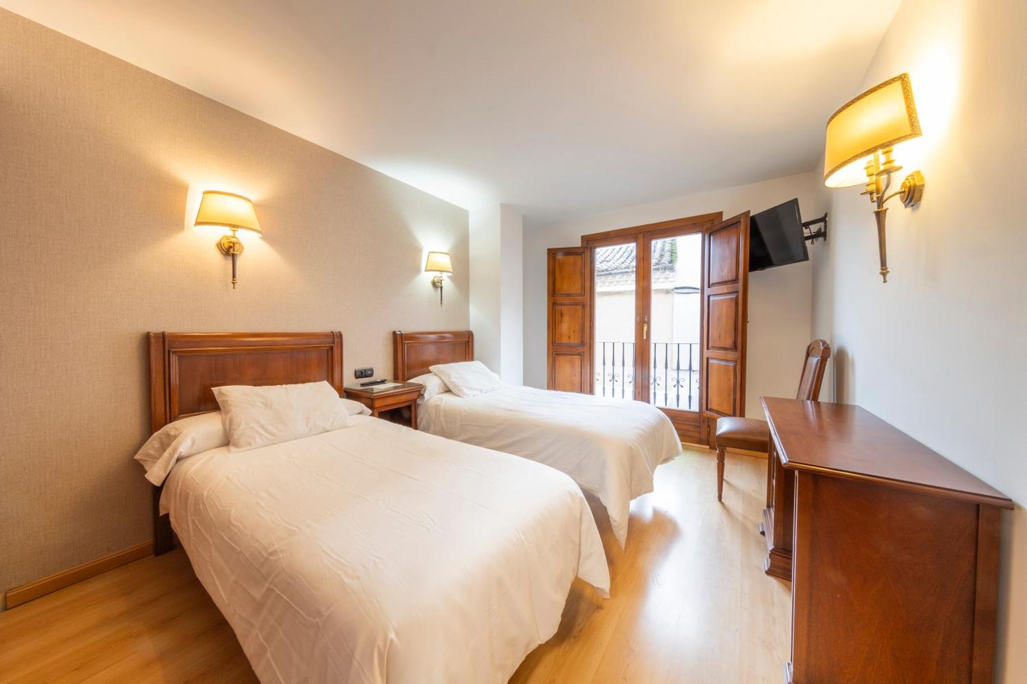Hostal Sin Recep24H Puerta De La Villa - Pet Friendly & Restaurante Almazan Bagian luar foto
