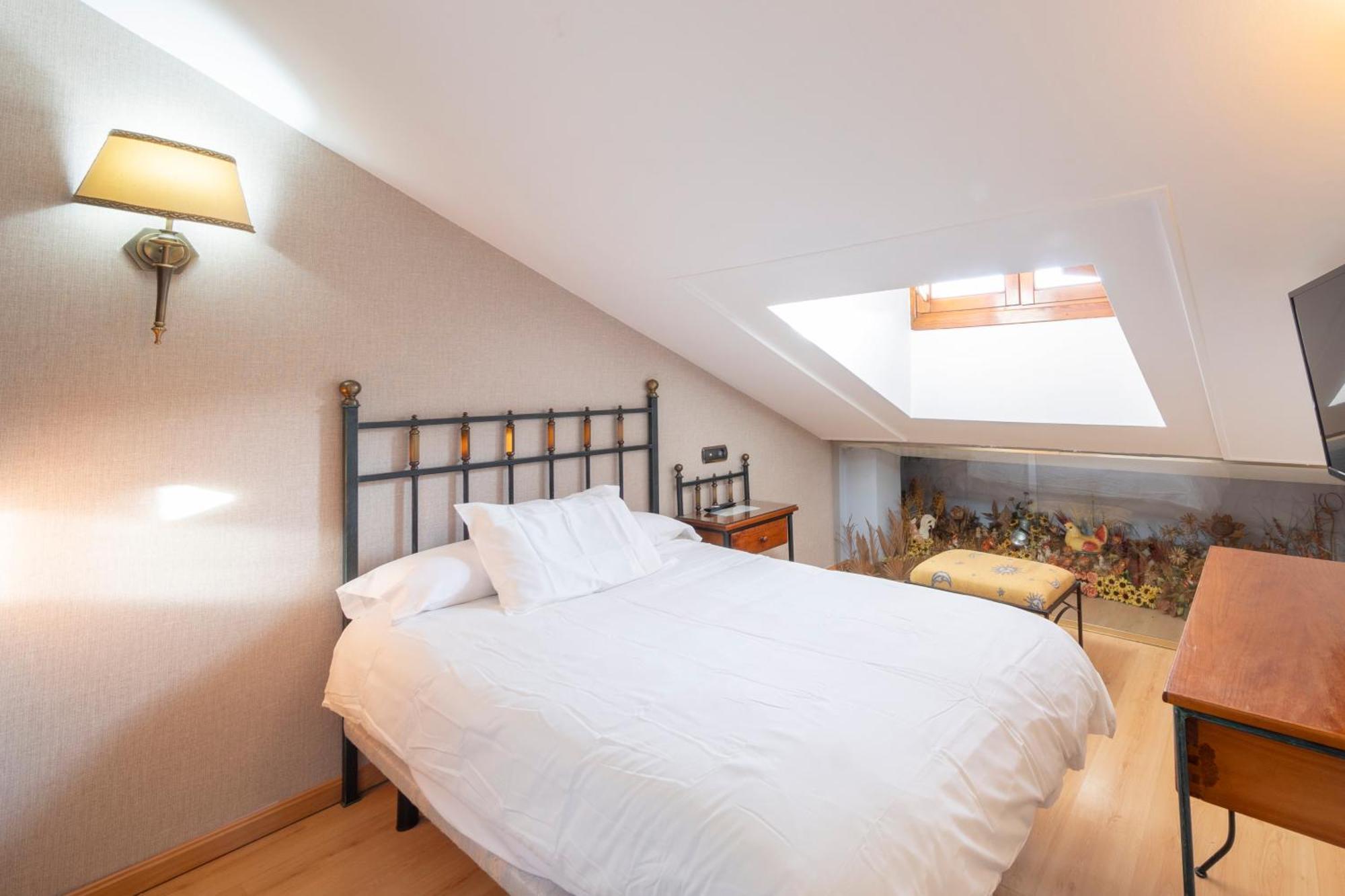 Hostal Sin Recep24H Puerta De La Villa - Pet Friendly & Restaurante Almazan Bagian luar foto