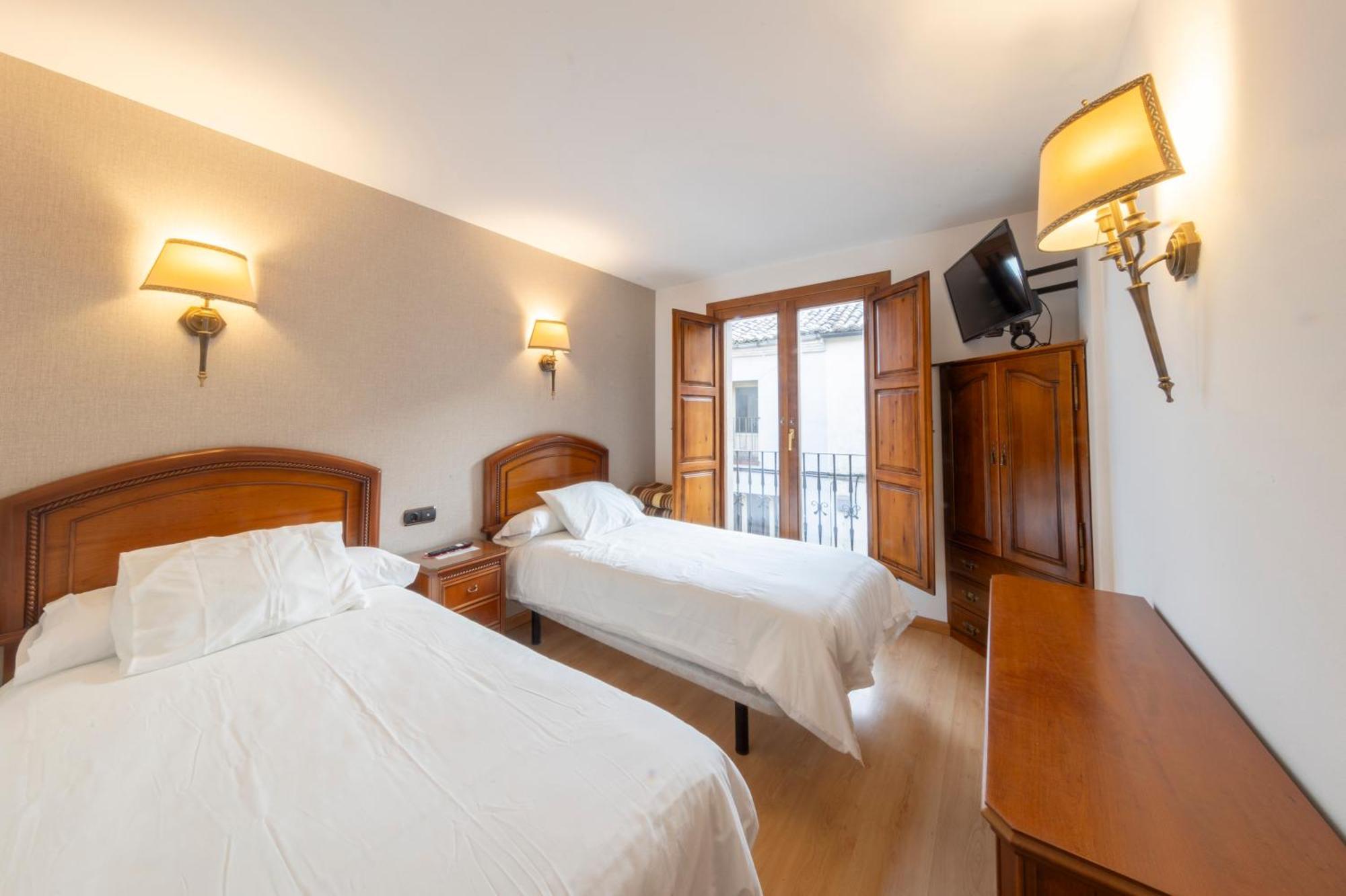 Hostal Sin Recep24H Puerta De La Villa - Pet Friendly & Restaurante Almazan Bagian luar foto
