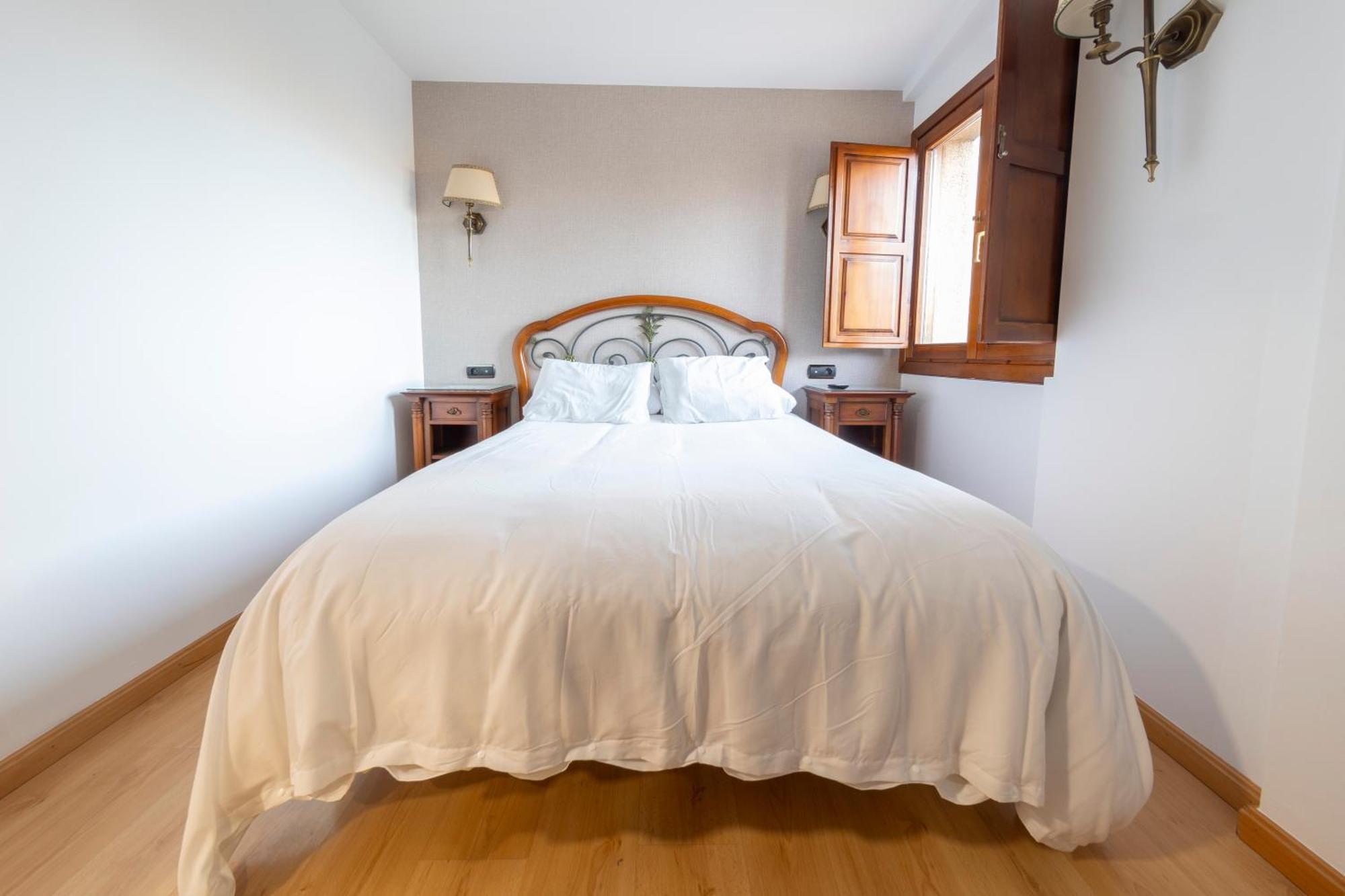 Hostal Sin Recep24H Puerta De La Villa - Pet Friendly & Restaurante Almazan Bagian luar foto
